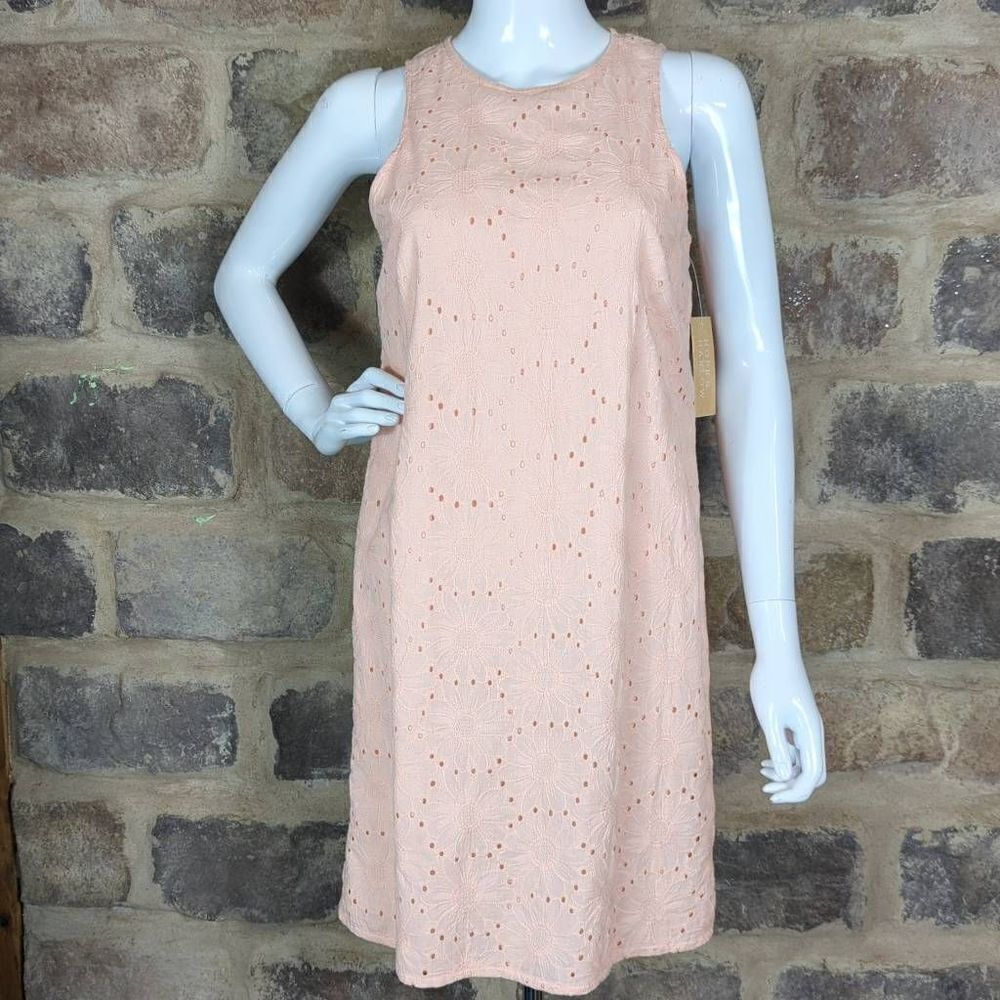 HOPE & Harlow Love Pink NWT Dress‎ Woman's Size 4 Floral Eyelet Sleeveless